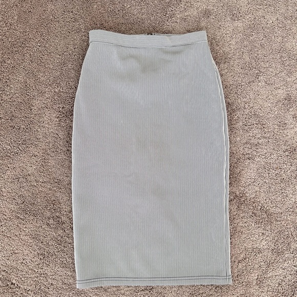 Topshop midi striped bodycon skirt in white. US 6. Used in excellent condition - Picture 2 of 2